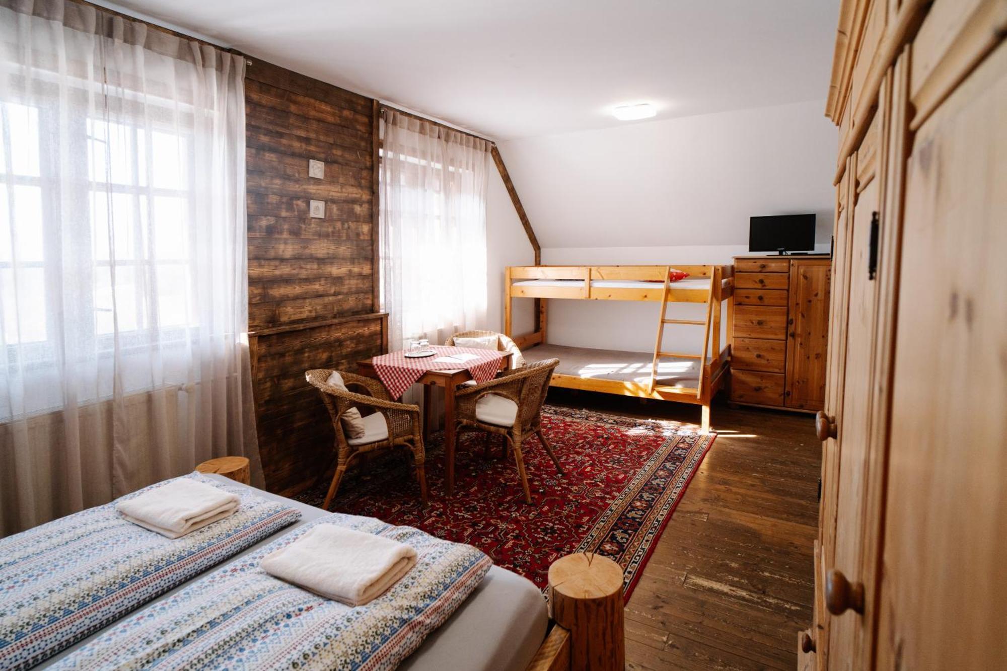 Gazdovsky Dvor B&B S Mini Wellness Besenova Bagian luar foto
